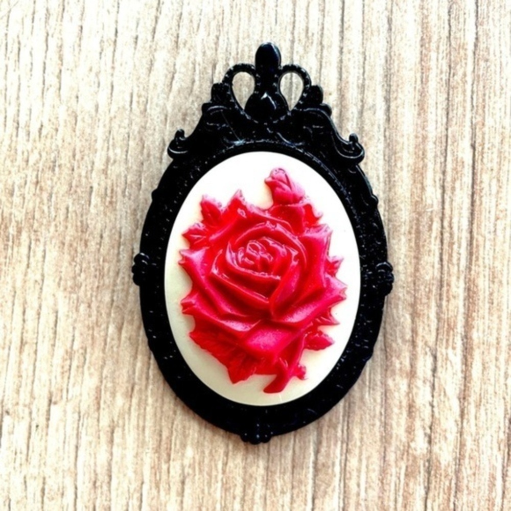 White and Red Rose Cameo Victorian Style Brooch, NWT